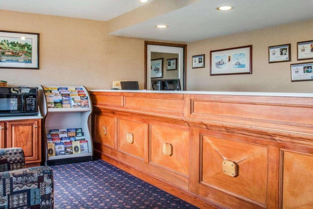 Econo Lodge Bayview Mackinaw City Esterno foto