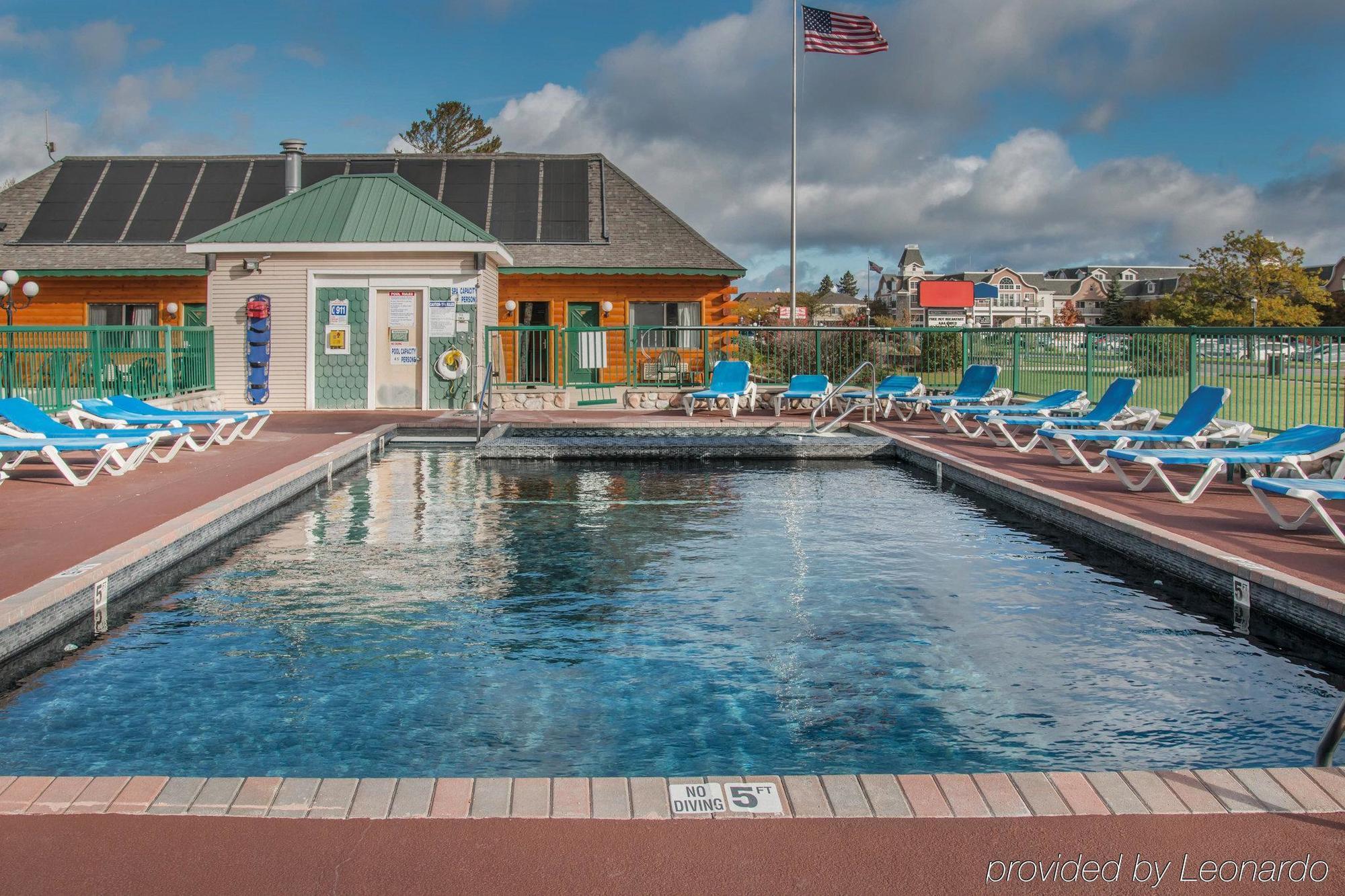Econo Lodge Bayview Mackinaw City Esterno foto