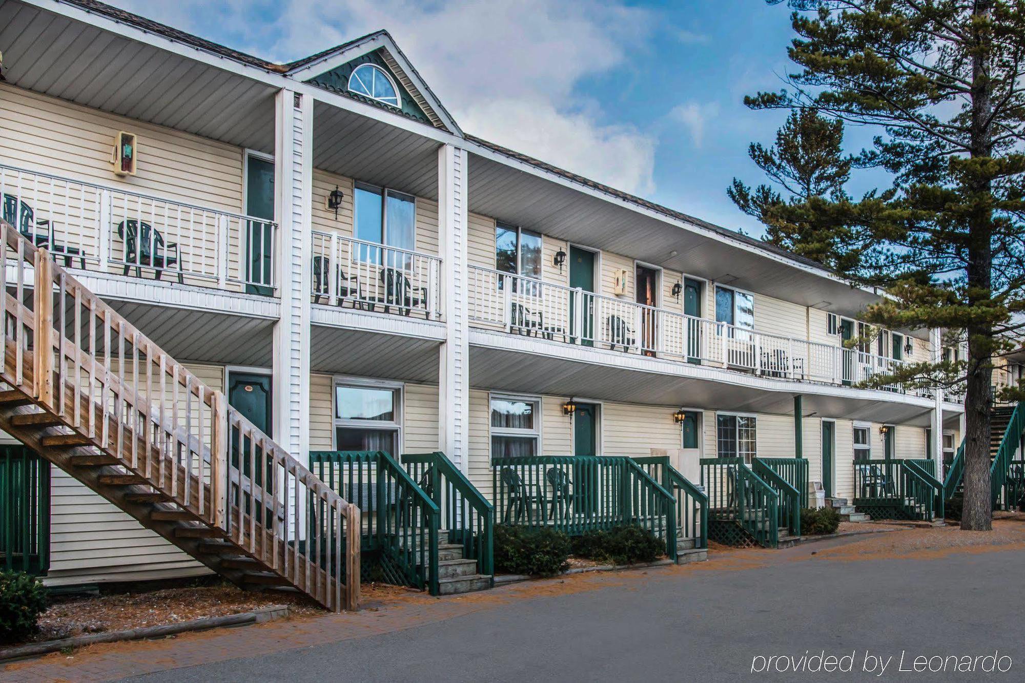 Econo Lodge Bayview Mackinaw City Esterno foto