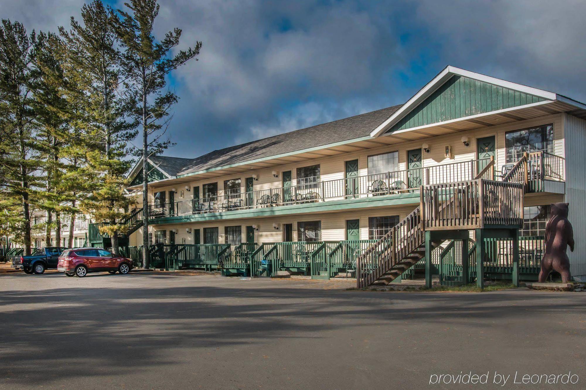 Econo Lodge Bayview Mackinaw City Esterno foto