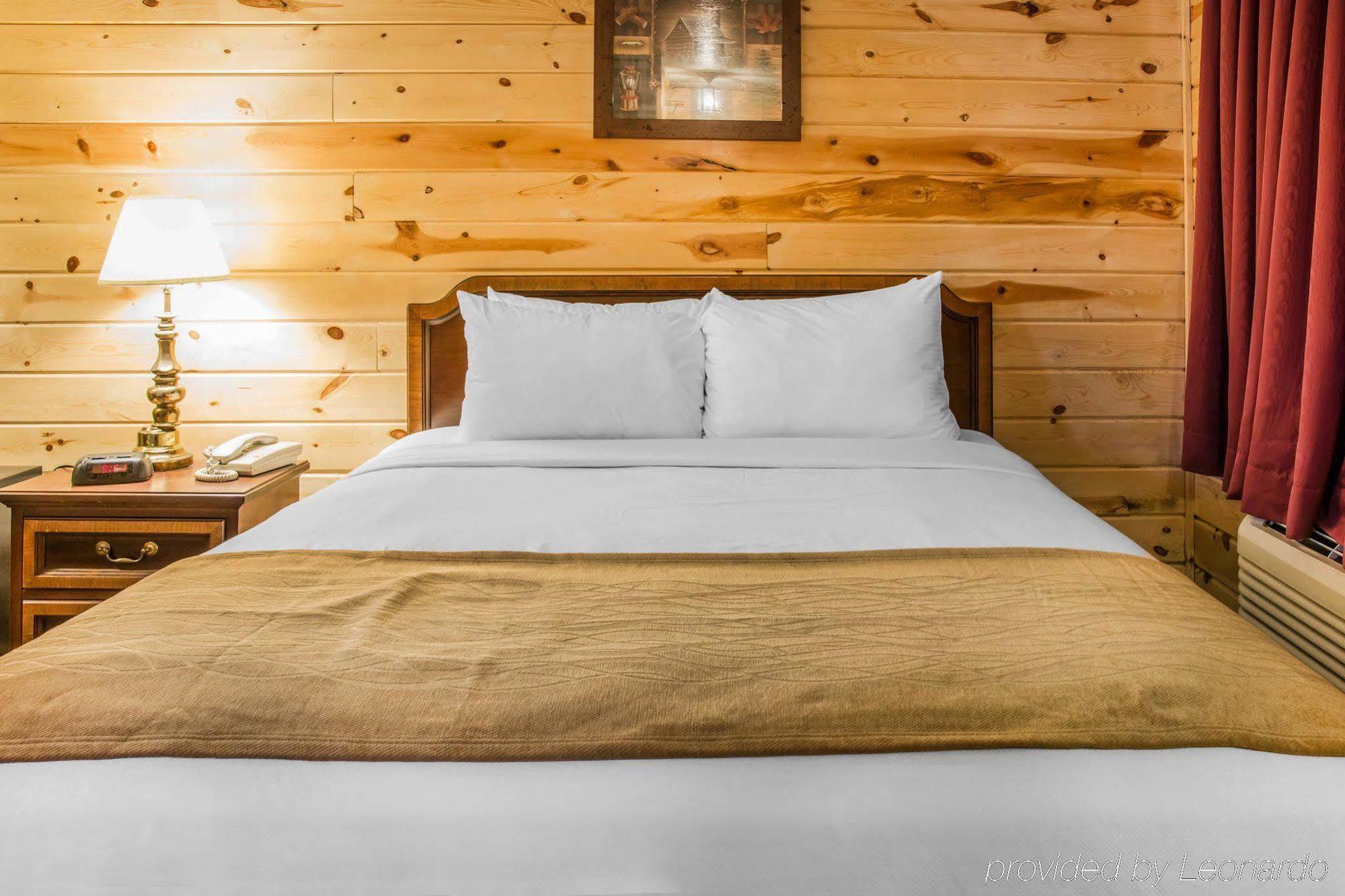 Econo Lodge Bayview Mackinaw City Esterno foto