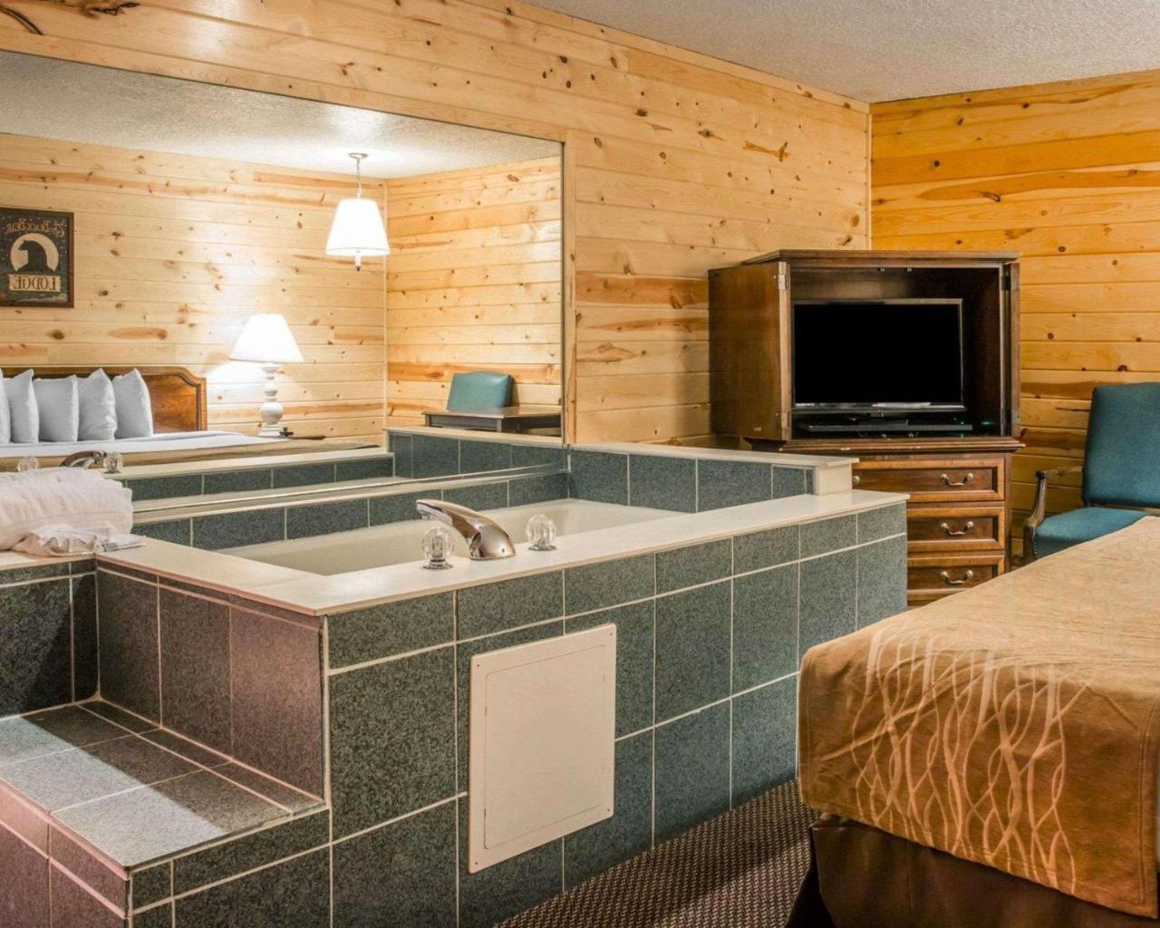 Econo Lodge Bayview Mackinaw City Esterno foto