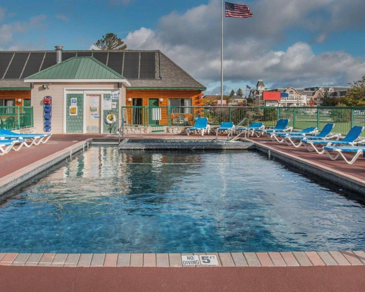 Econo Lodge Bayview Mackinaw City Esterno foto