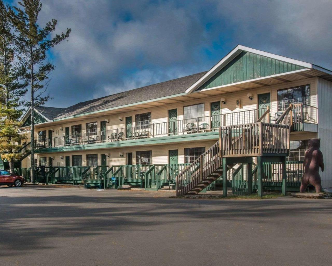 Econo Lodge Bayview Mackinaw City Esterno foto