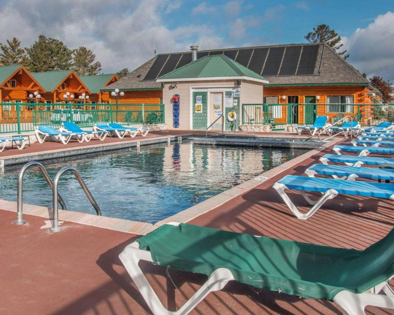 Econo Lodge Bayview Mackinaw City Esterno foto