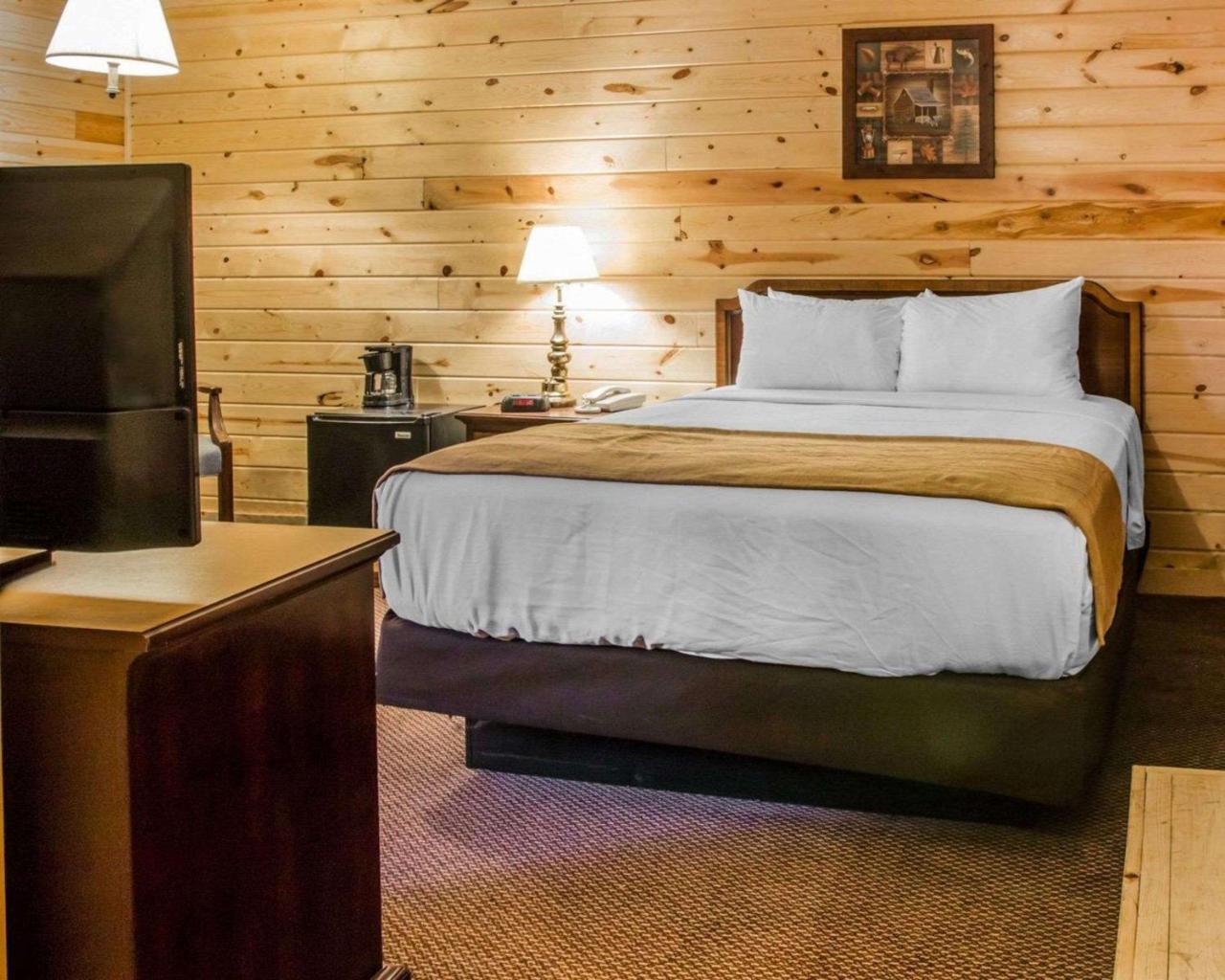Econo Lodge Bayview Mackinaw City Esterno foto