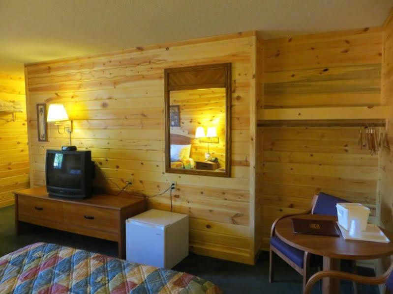Econo Lodge Bayview Mackinaw City Esterno foto