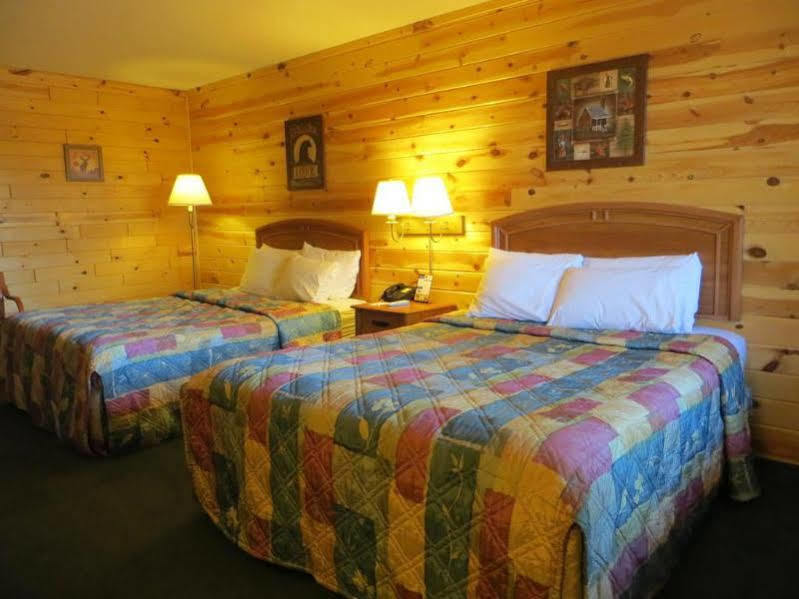 Econo Lodge Bayview Mackinaw City Esterno foto